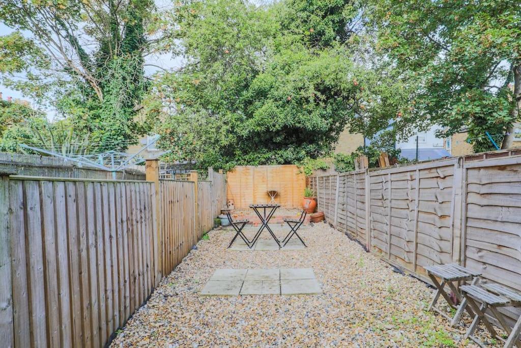 2 Bed Garden Flat Leyton Village Londres Extérieur photo